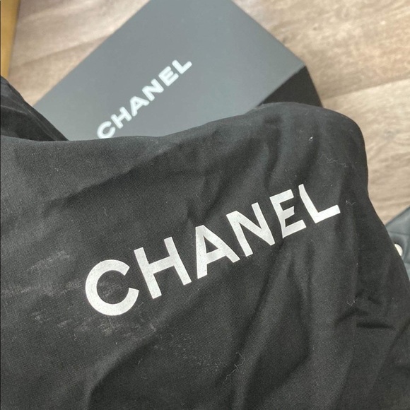 Chanel Caviar crossbody bag - Picture 6 of 14